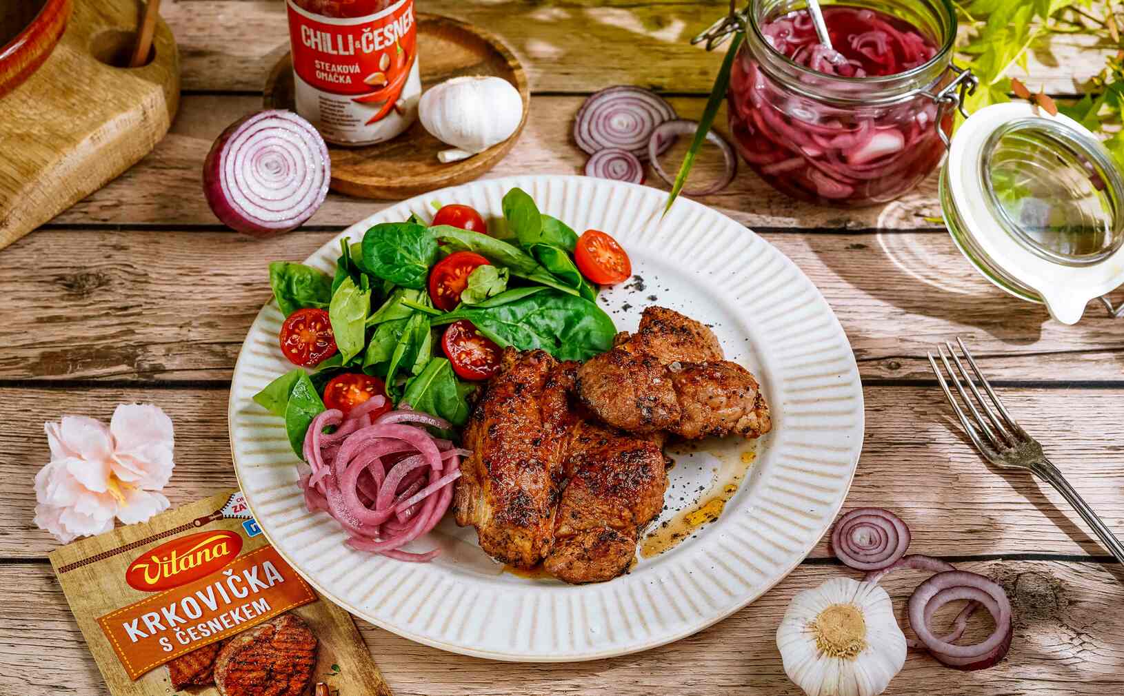 Recept: Grilovaná krkovička s nakladanou cibuľou