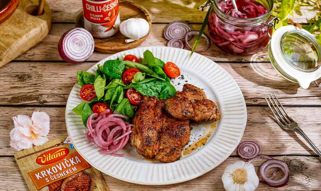 Recept: Grilovaná krkovička s nakladanou cibuľou