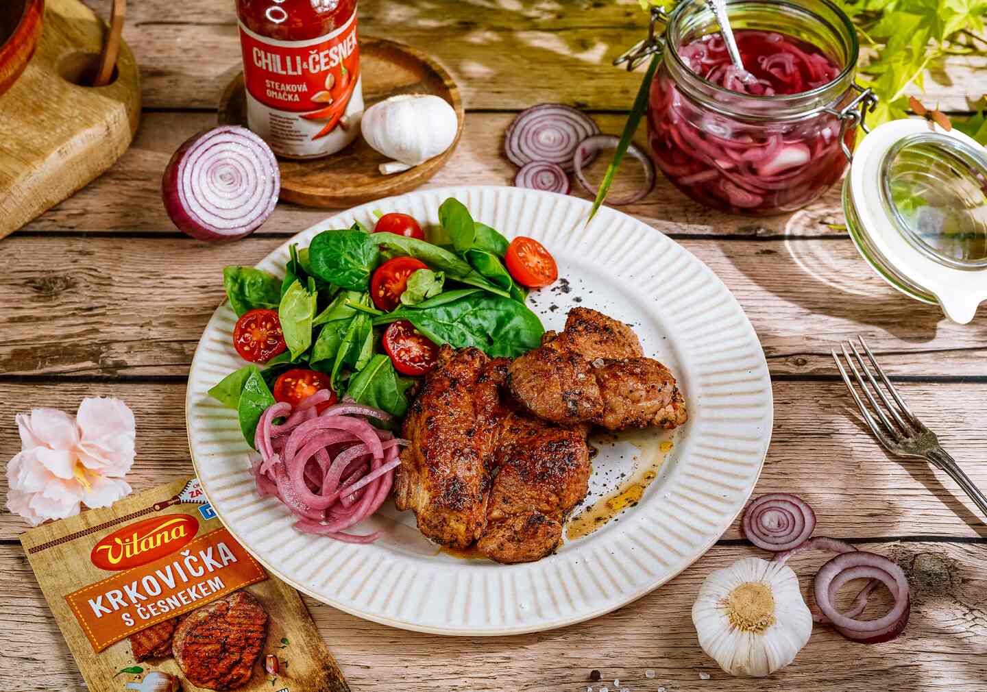 Recept: Grilovaná krkovička s nakladanou cibuľou