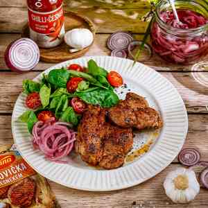 Recept: Grilovaná krkovička s nakladanou cibuľou