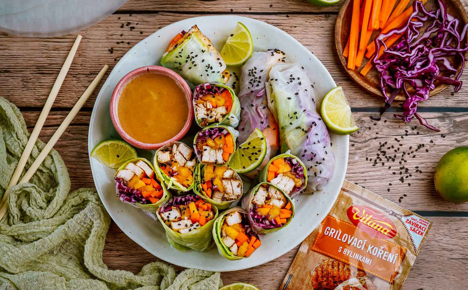 Recept: Jarné rolky s kuracím mäsom a mangom
