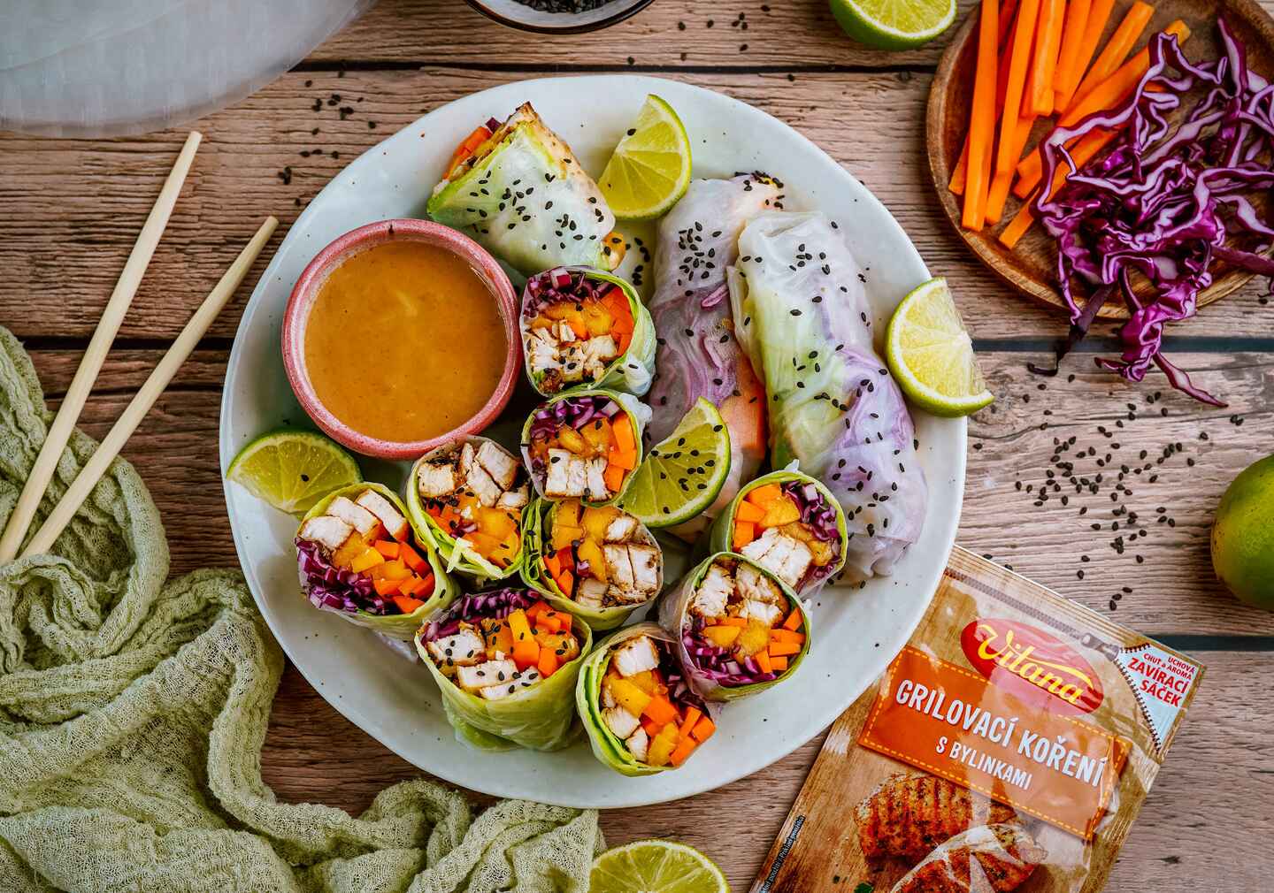Recept: Jarné rolky s kuracím mäsom a mangom