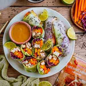 Recept: Jarné rolky s kuracím mäsom a mangom