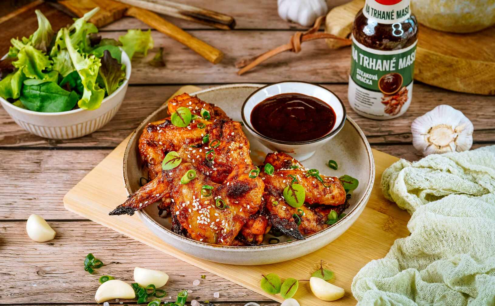 Recept: BBQ kuracie krídelká s medovo-cesnakovou glazúrou