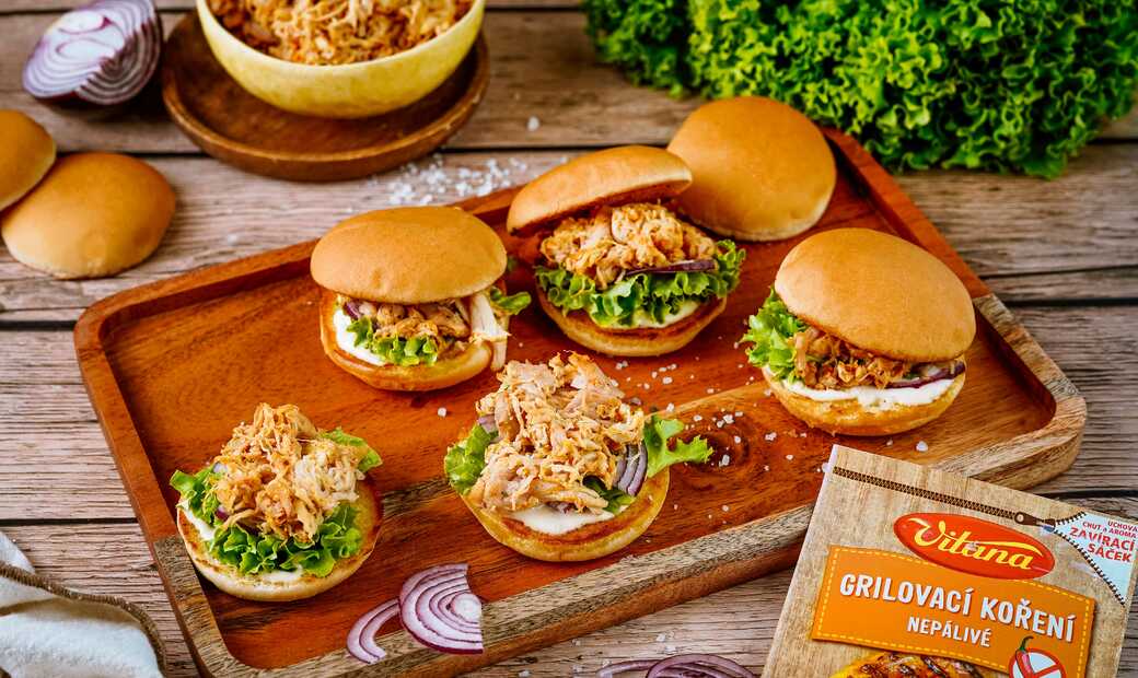 Recept: Mini burgre s trhaným kuracím mäsom