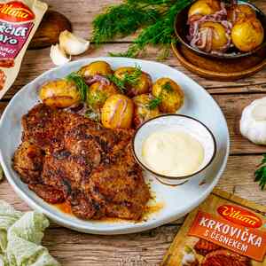 Recept: Grilovaná cesnaková krkovička s cibuľovými zemiakmi